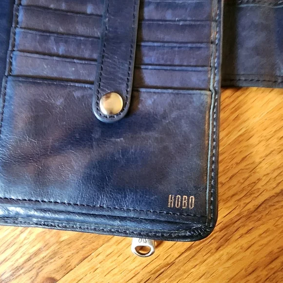 Hobo Intl Navy Leather Bifold Wallet Wristlet - Picture 3 of 7